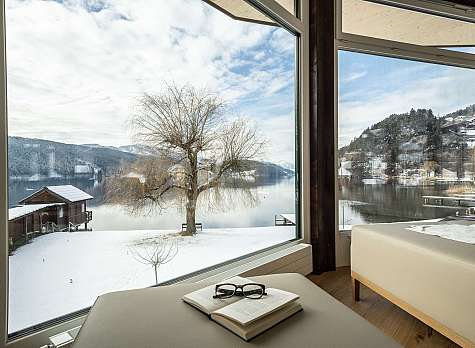 Schneelandschaft am See