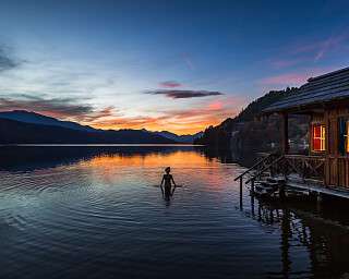 Schwimmen bei Nacht im Millstätter See
