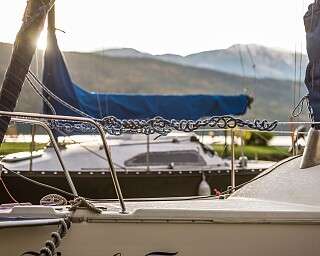 Yacht im Hafen vom Hotel Seefischer