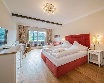 Gemütliches Hotelzimmer mit Bergblick