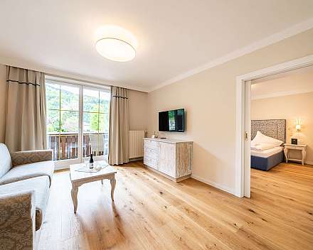 Helles Wohnzimmer mit Schlafzimmer