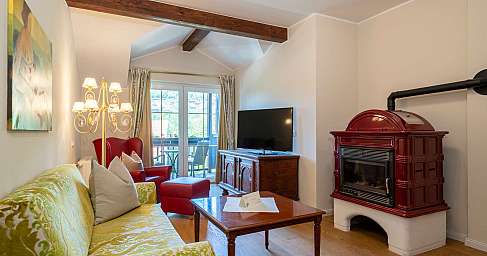 Gemütliches Wohnzimmer mit Kamin