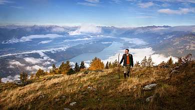 Wanderer über Bergsee